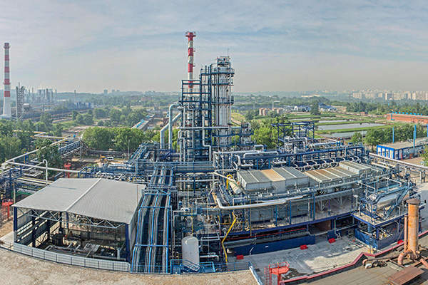 The new catalytic cracking and gasoline hydrotreatment unit of Moscow Oil Refinery.